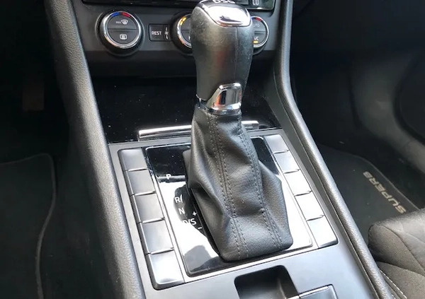 Skoda Superb cena 64999 przebieg: 211000, rok produkcji 2017 z Płock małe 37